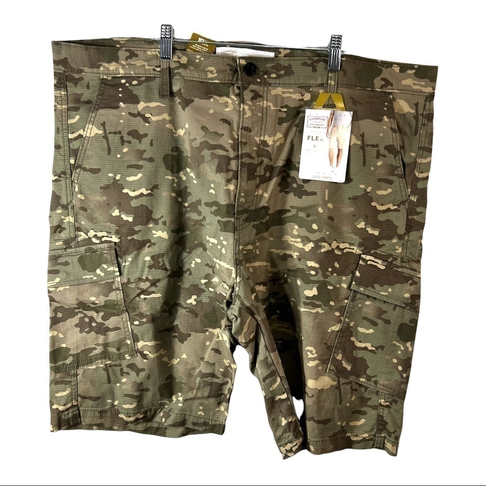 NWT Levi's Lightweight Flex Cargo Shorts Camouflage Size 44